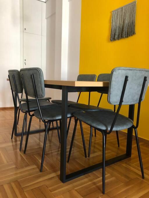 2 Mon-keys Apartment Thessaloniki