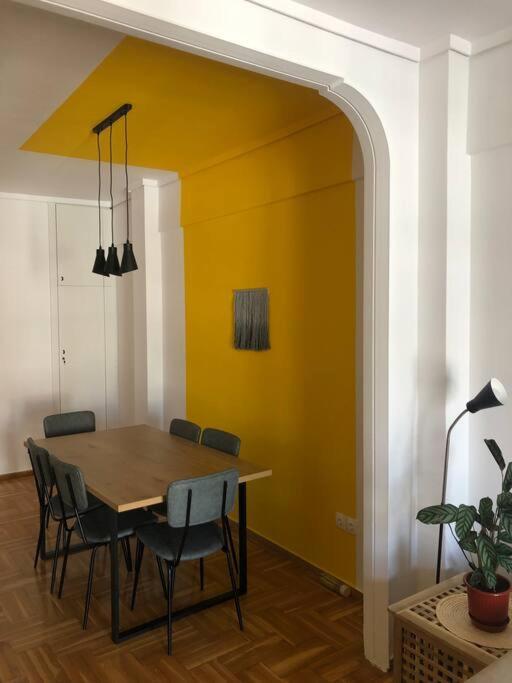 2 Mon-keys Apartment