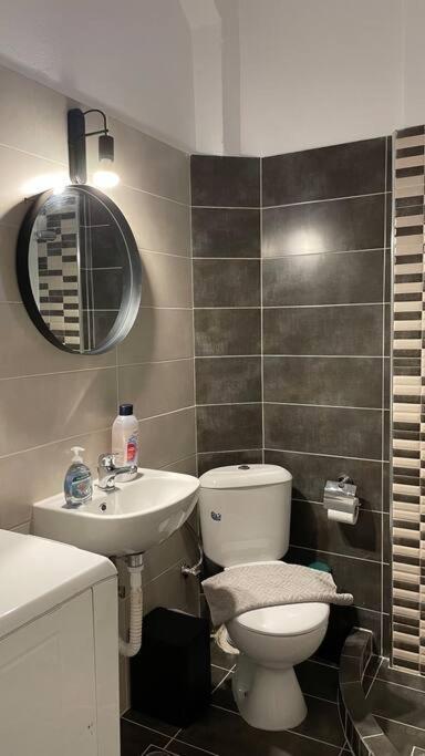 2 Mon-keys Apartment Thessaloniki